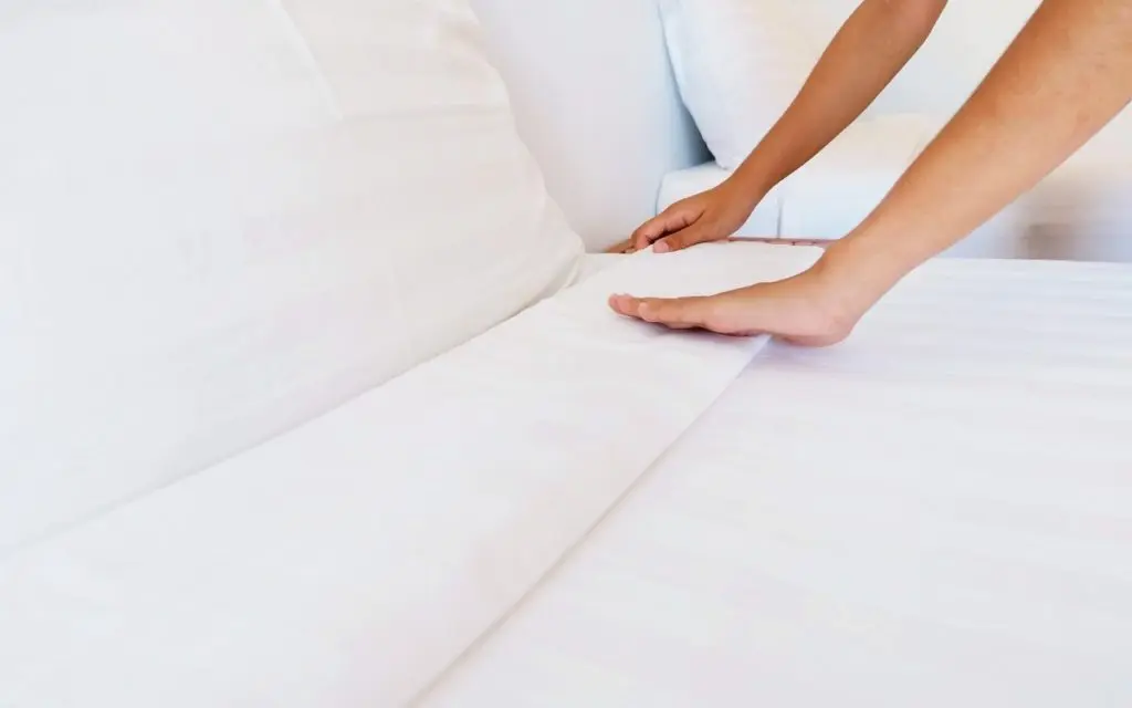 Microfiber vs. Cotton: Making the Bed