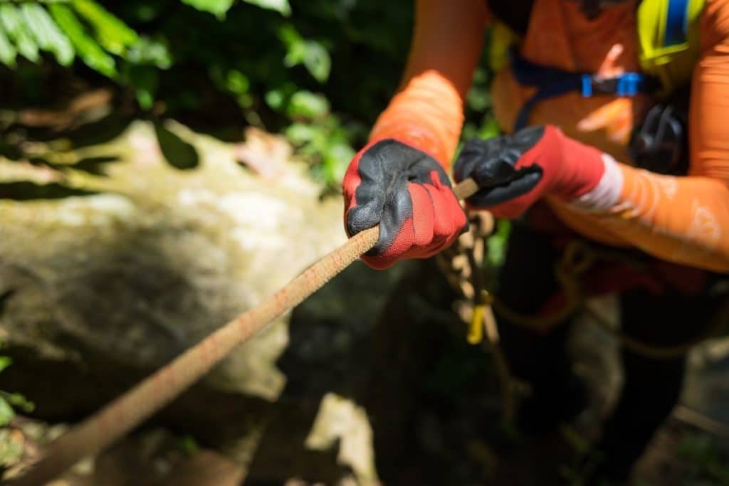 Using a Pair of the Best Hiking Gloves