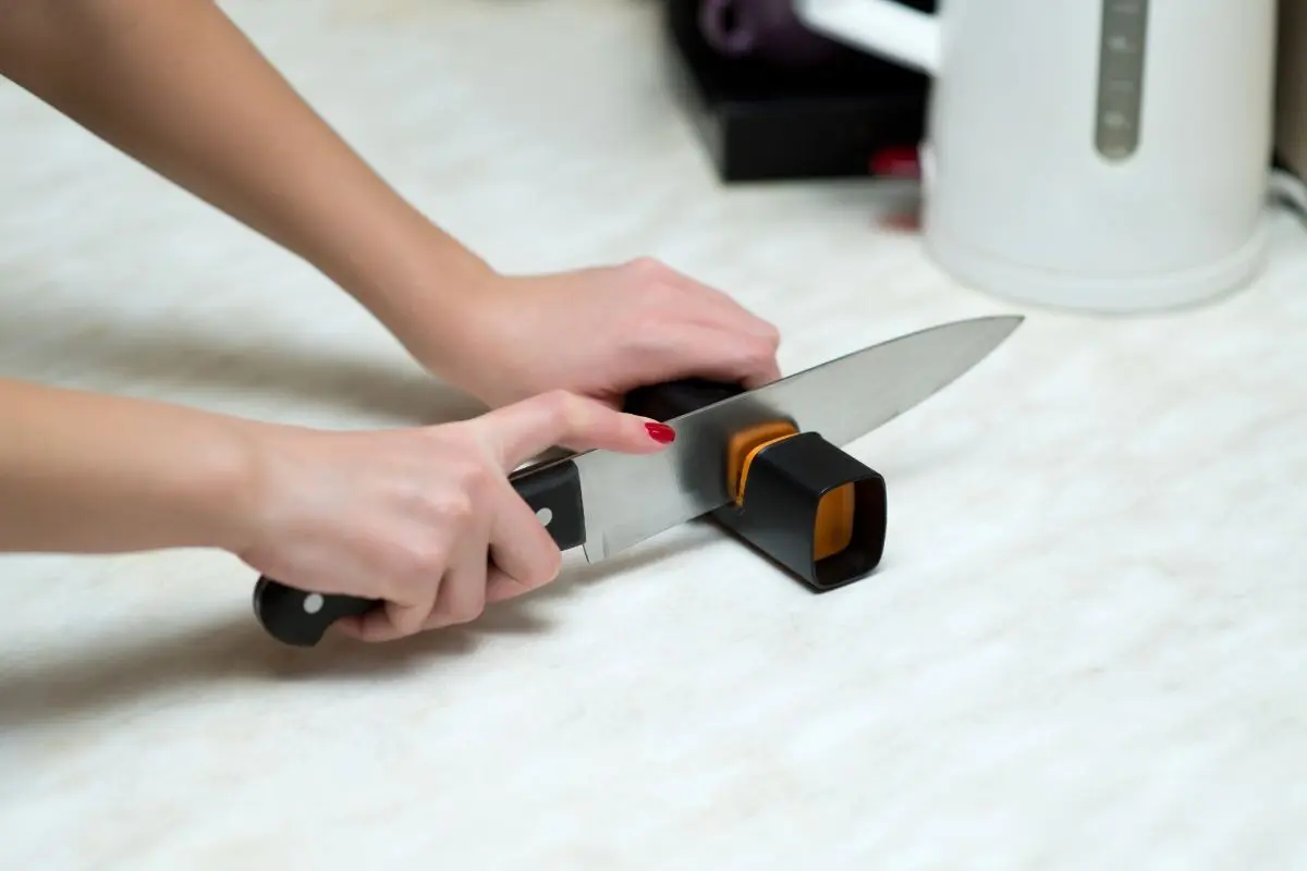 How To Use An Electric Knife Sharpener