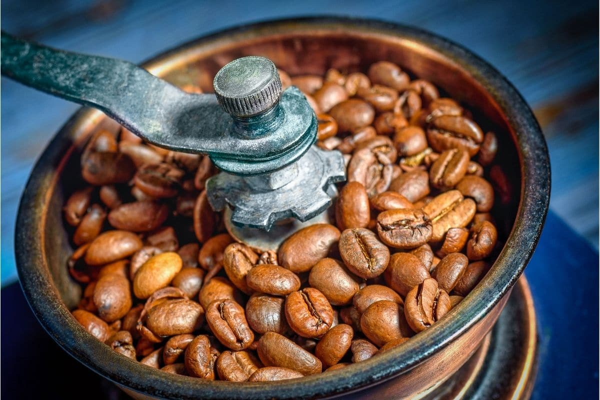 7 Best Manual Coffee Grinders in 2022