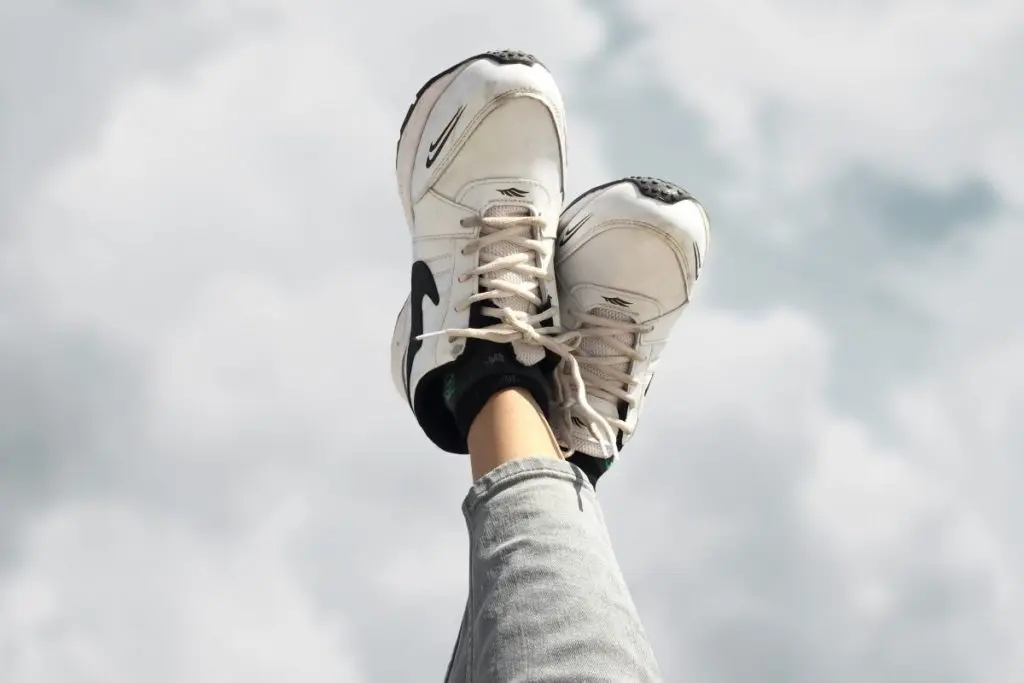 Some of the best shoes for emnw ith flat feet held up against a cloudy sky