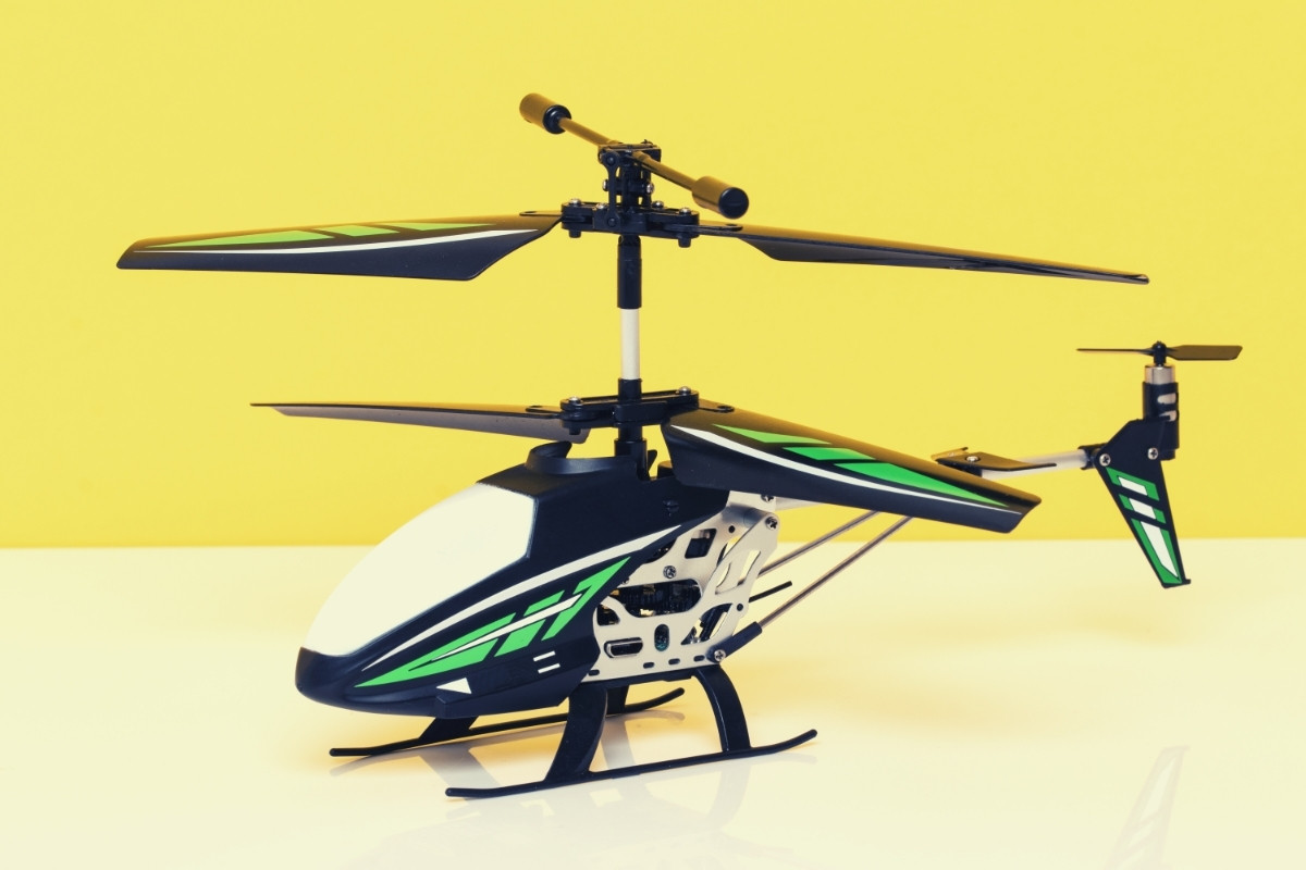 6 Best RC Helicopters: Beginners, Outdoor, Budget, Deluxe (2023)